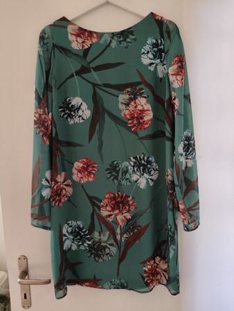 Robe fleurie vert taille 40 