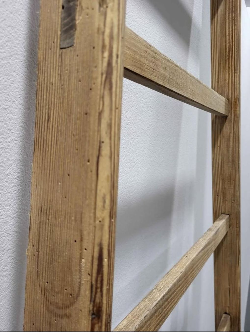 Echelles: Holzleiter Garderobe Handtuchhalter – D'occasion à St Gallen par keller020 2