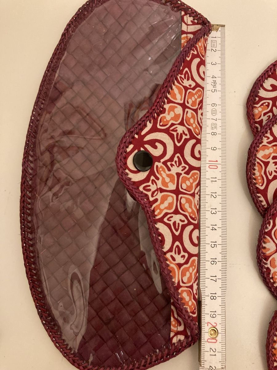 Sottobicchieri: 10 Batik-Untersetzer mit Tasche, Handarbeit – Nuovo (secondo la descrizione) da allschwil venduto da basel5 3