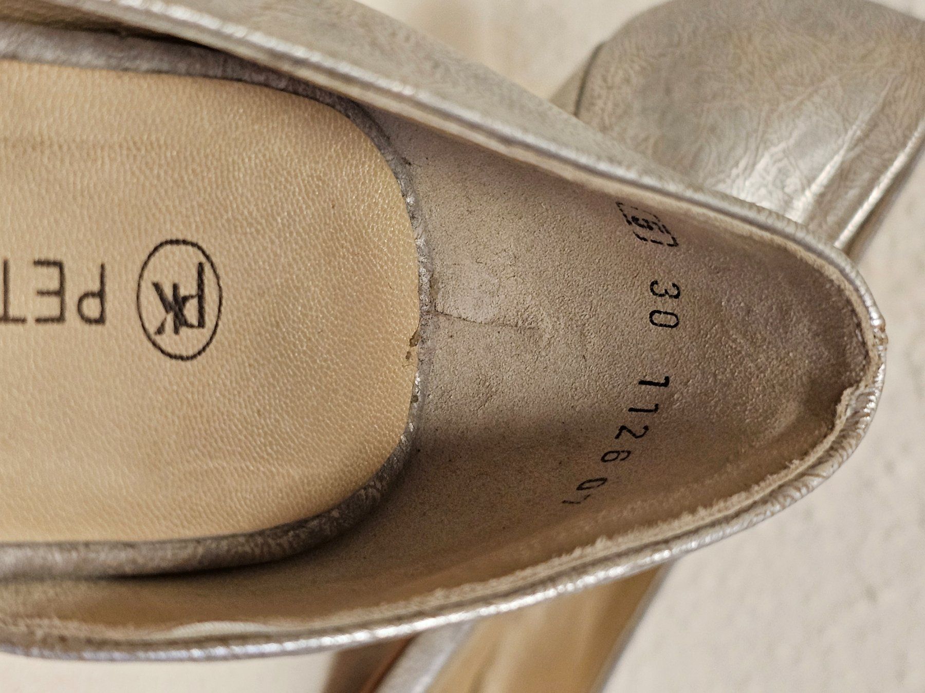 Kaiser Scarpe da donna: Peter Kaiser Damen Pumps Leder Silber Abendschuhe Gr.5 – Usato da Urdorf venduto da ole_mrp9 8