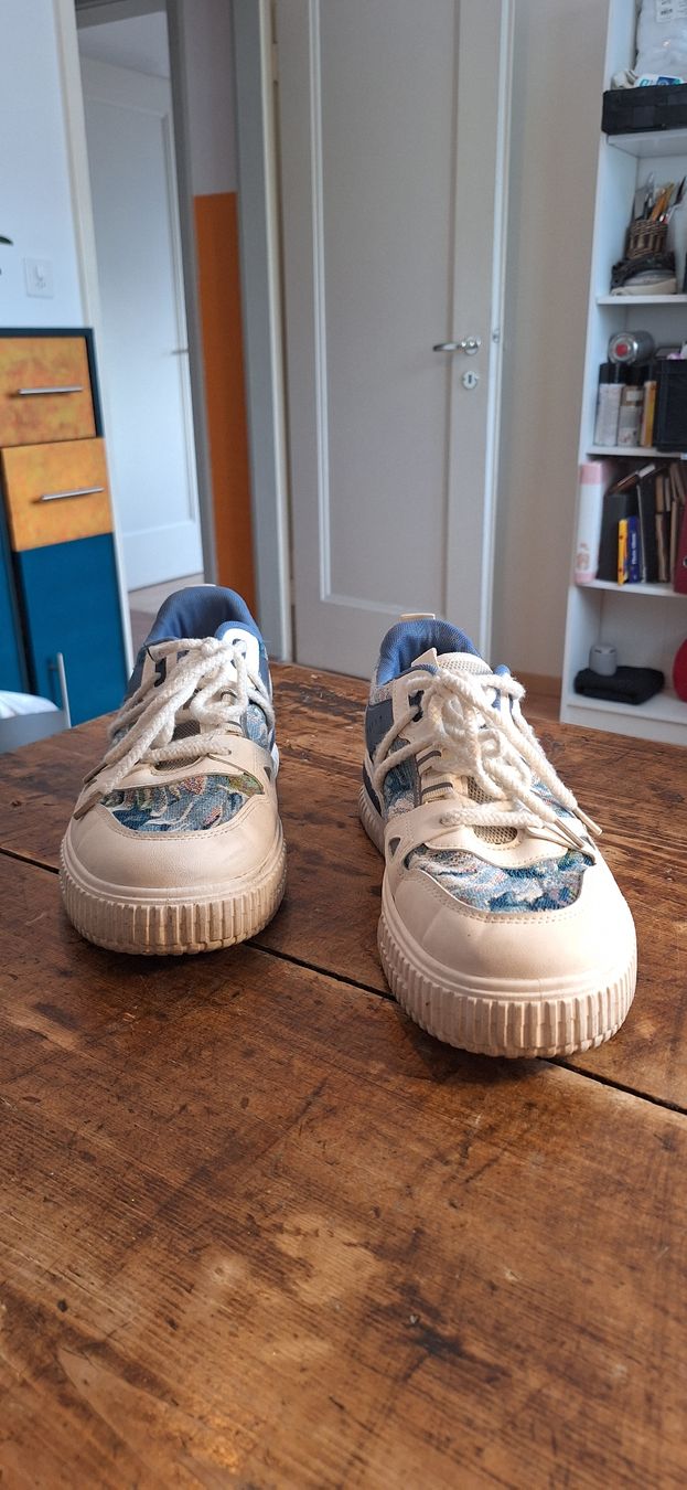 Scarpe da uomo: Weisse Turnschuhe – Usato da Winterthur venduto da shishibelle