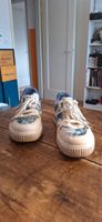 Weisse Turnschuhe