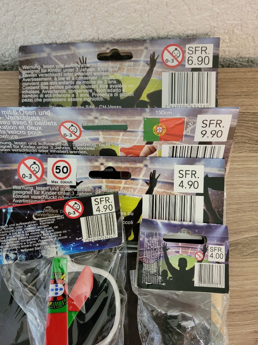 Bandiere: Fan-Set de divers articles - Portugal – Nuovo e nell'imballaggio originale da Yverdon-les-Bains venduto da lalolo64 2