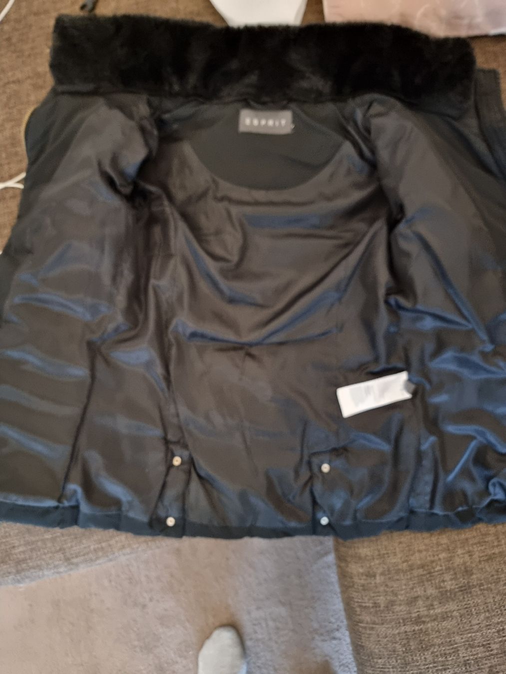 Esprit Giacche: Esprit Steppjacke Winterjacke Gr.34 schwarz – Usato da Veltheim AG venduto da gave04 3