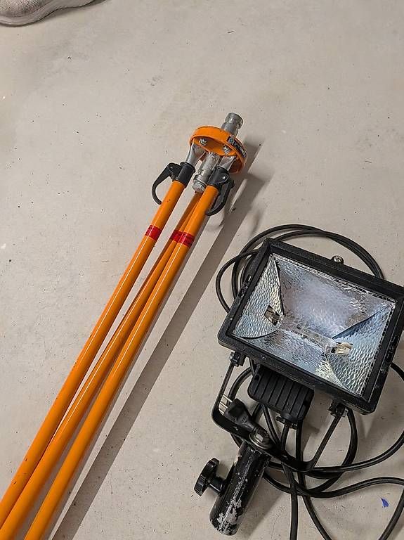 Lampade: Scheinwerfer 400W mit Dreibein – Usato da Seewen SZ venduto da MatthiasF02 2