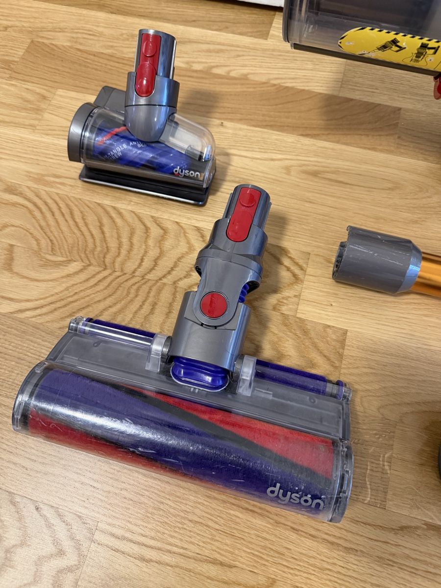Dyson Aspirapolveri & Accessori: Dyson V10 cyclone absolute – Usato da Meyrin venduto da SA_3006 3