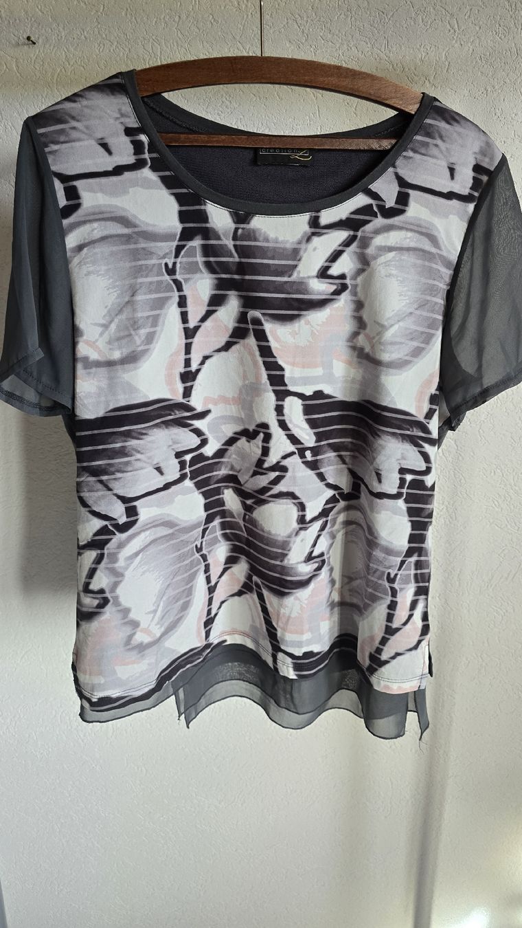 T-shirts: creation L Grösse 40 – D'occasion à Büriswilen par e_v_o_l_u_t_i_o_n