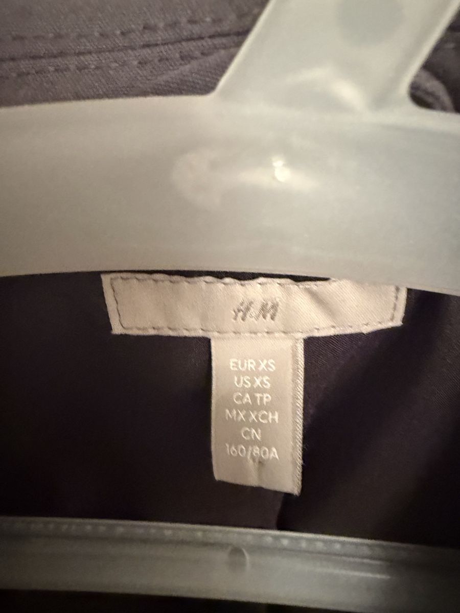 H&M Giacche: Damen Blazer Olivengrün – Nuovo (secondo la descrizione) da Dietikon venduto da meeelissaa 5