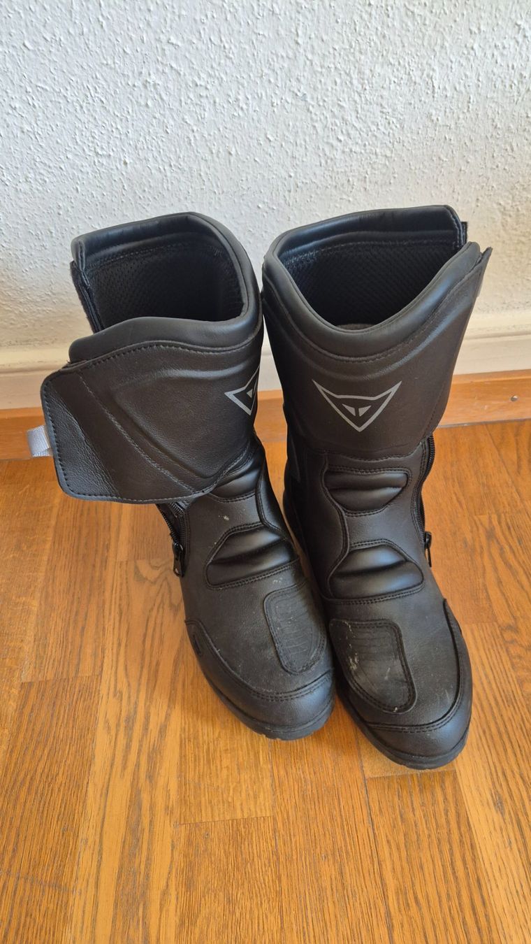 Dainese Scarpe da uomo: Motorradstiefel Grösse EU 44 – Usato da Zürich venduto da LarsKl