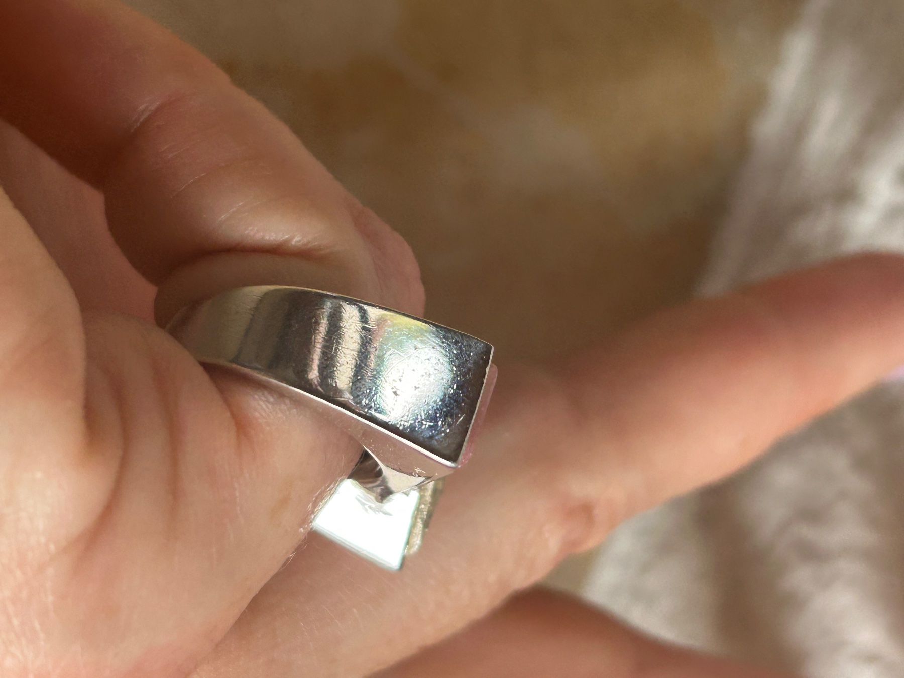 Anelli: Trendiger Dreiecks-Ring, Silber-Look, Grösse 53 – Usato da Dittingen venduto da Bellevista 7