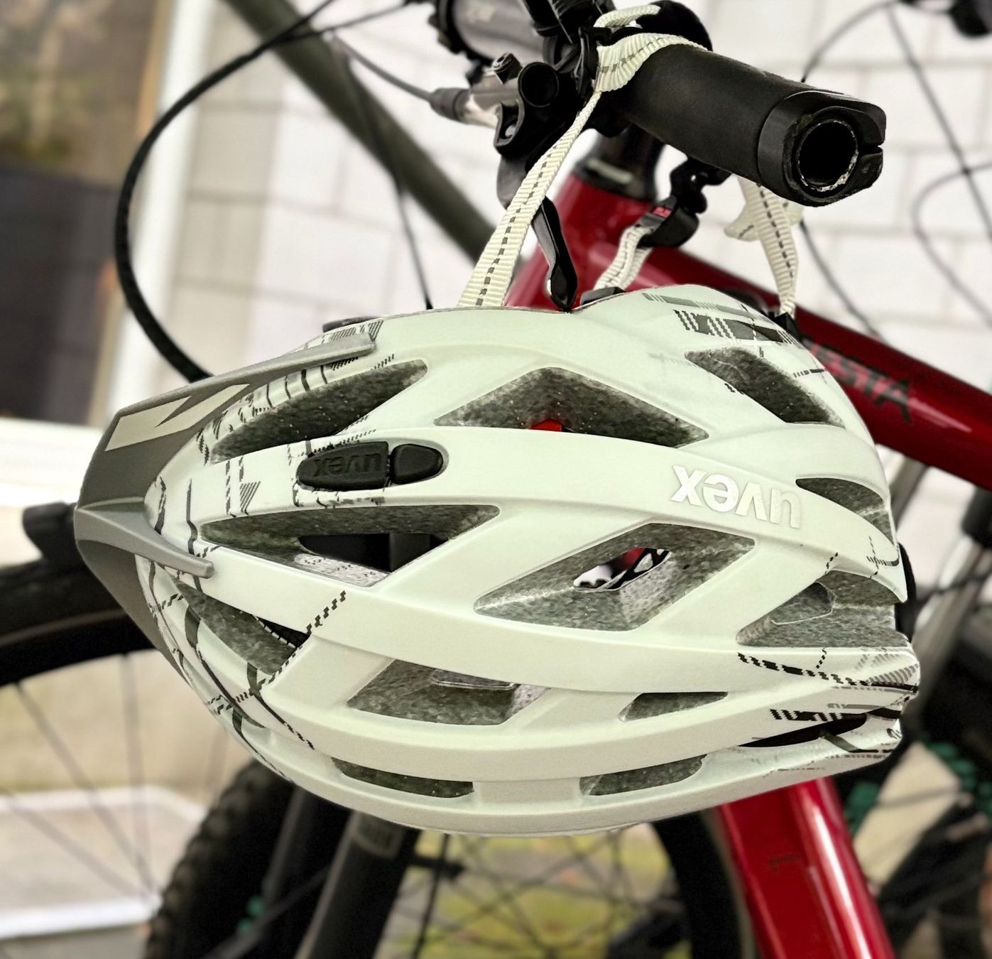 Uvex Caschi: Velohelm UVEX – Usato da Zürich venduto da Drahtzug