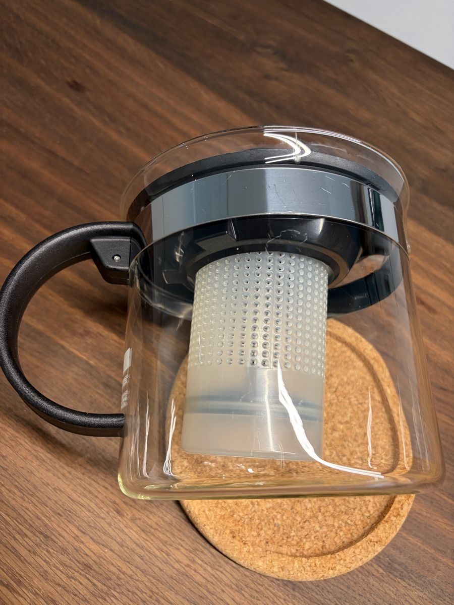 Bodum Teekannen: Bodum Teekanne mit Filter, Glas/Kunststoff – Gebraucht aus Zürich von Robin_zh2 2