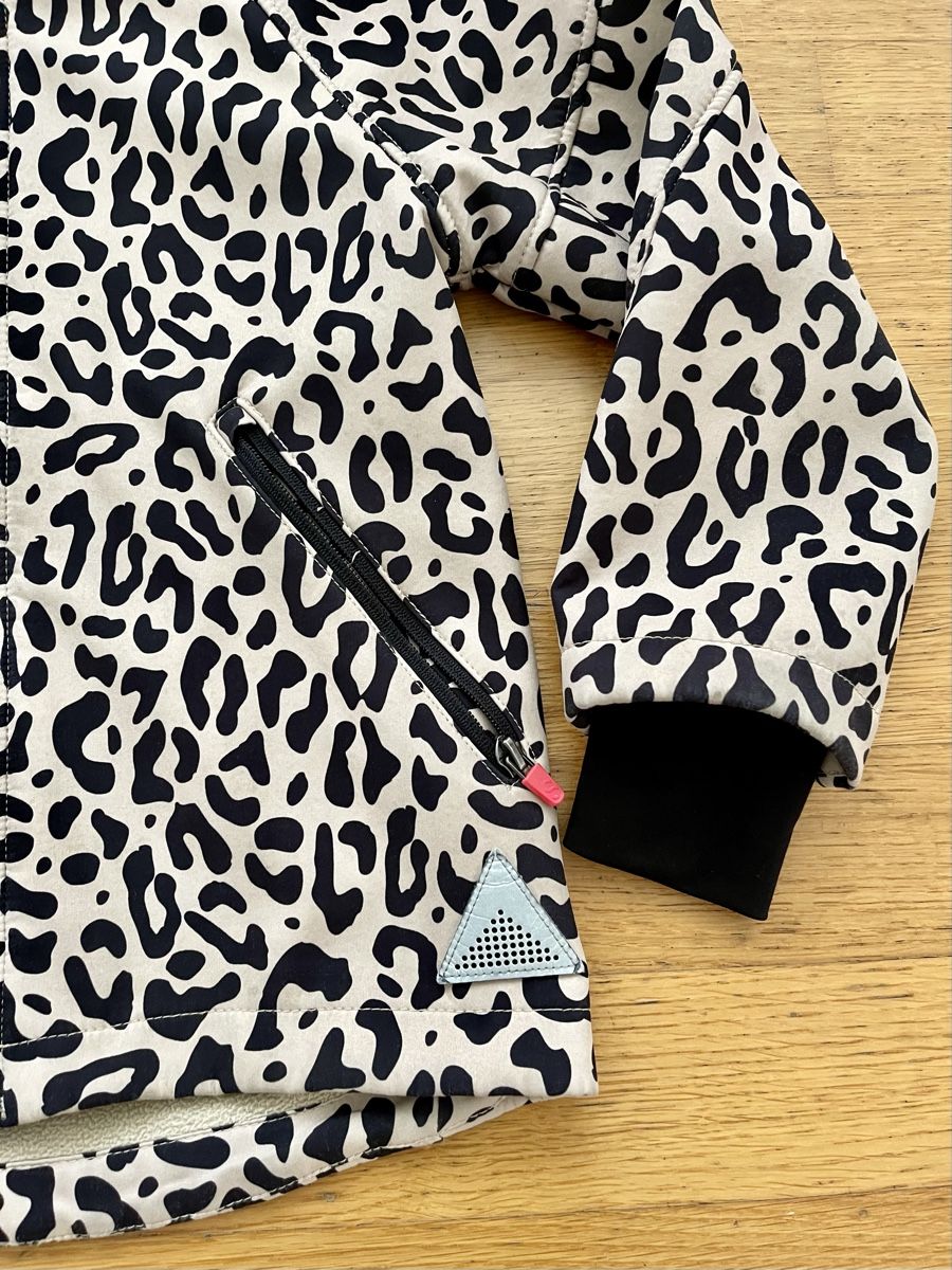 H&M Giacche & Cappotti: Kinder Softshell Jacke Gr. 116 Leopardenmuster Frühlingsjack – Usato da Kaiseraugst venduto da Jacques27 2
