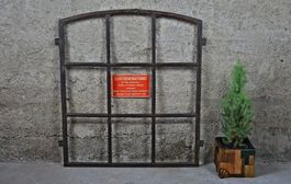 grösseres Gusseisenfenster, Eisenfenster