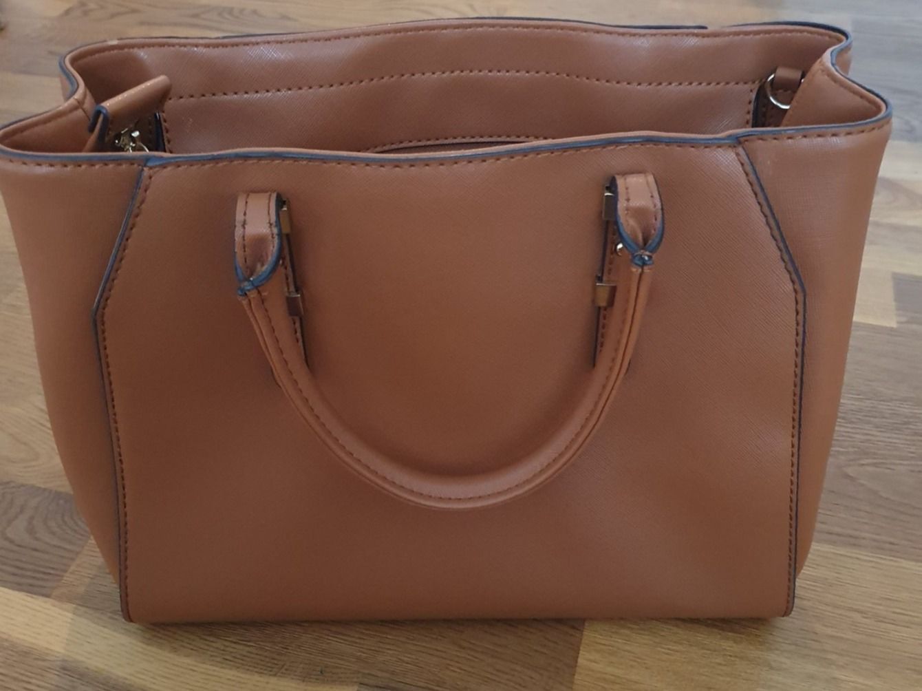 Guess Borse da donna: Guess Handtasche – Usato da Willisau venduto da dah_z8tf 3