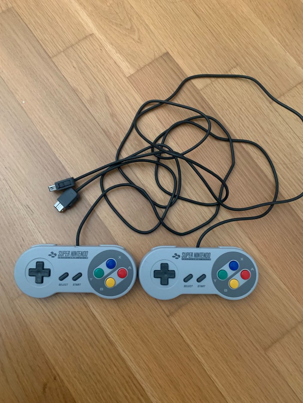 Nintendo Konsolen: Nintendo  2x mini kontroller – Gebraucht aus Winterthur von Doha20
