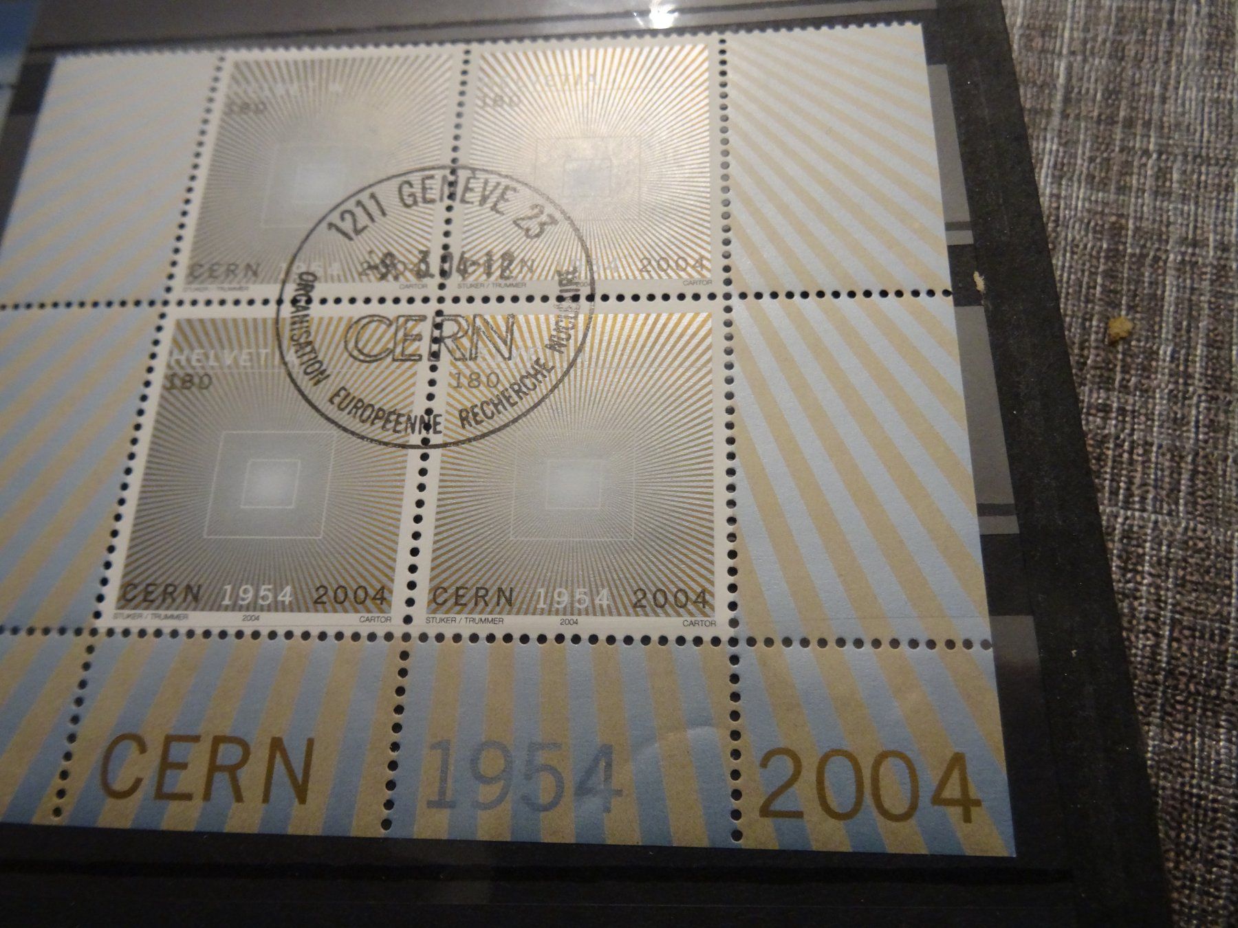 Tous les timbres: 2004 Cern Viererblock ET-STEMPEL GENEVE – D'occasion à Olten par pechsisa1