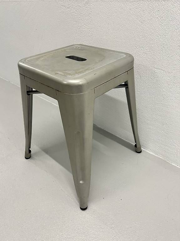Hocker: Metallhocker im Industrial Design – Gebraucht aus Küsnacht ZH von bonitalina