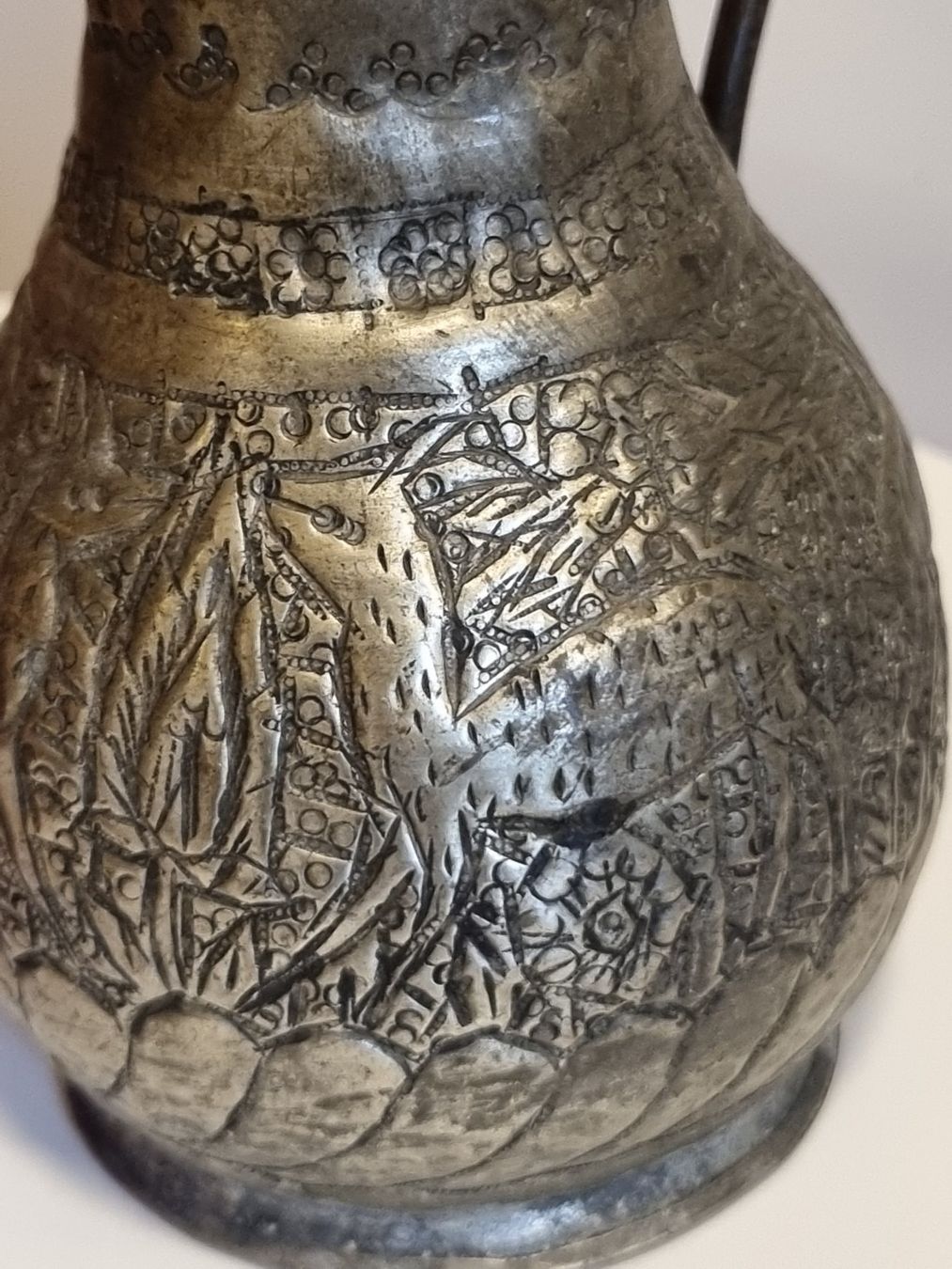 Caraffe: Alter orientalischer Messingkrug handgraviert – Usato da Scharnachtal venduto da devin03 1
