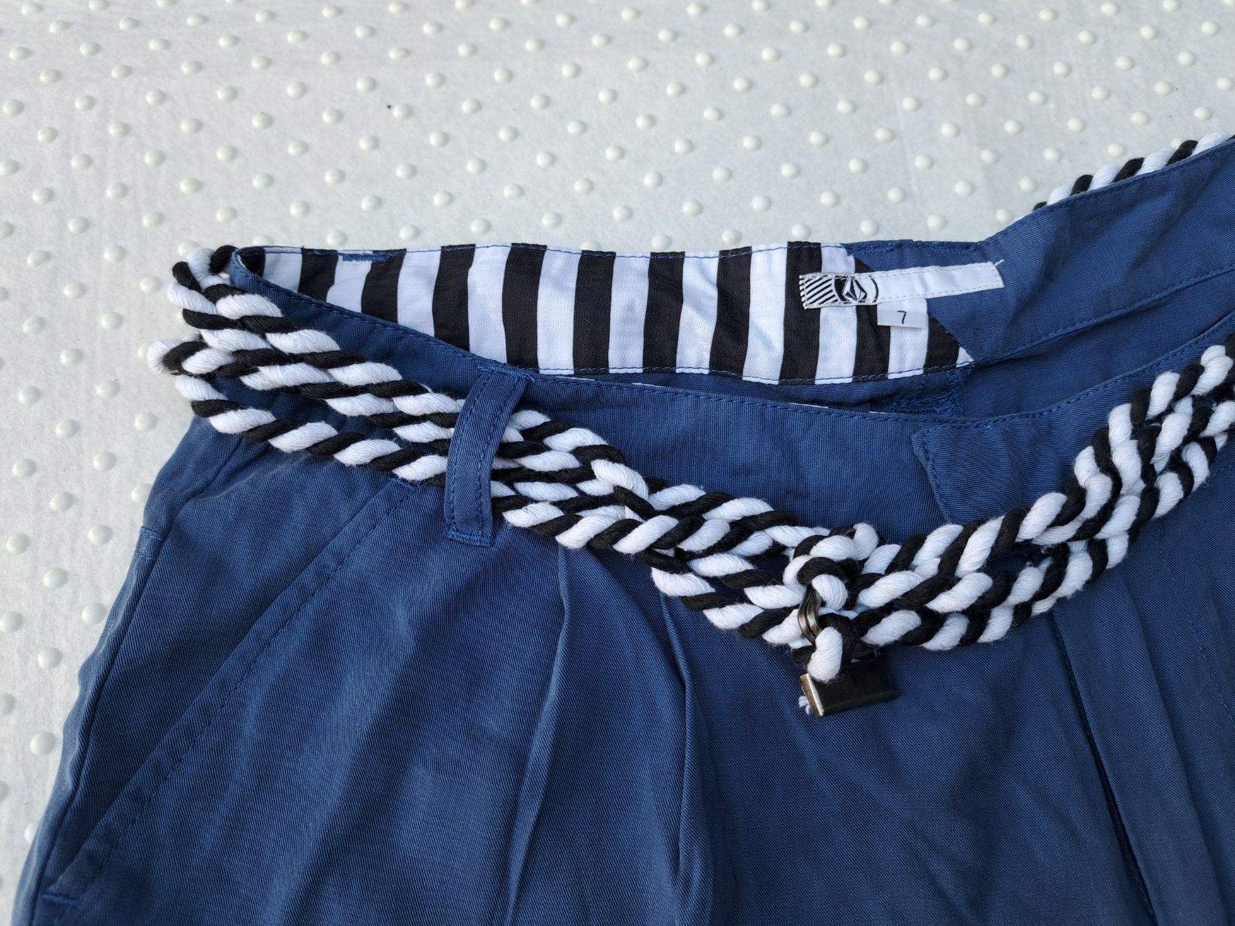 Hosen: NEU! Volcom Damenshorts, Gr. M, Navy – Neu (gemäss Beschreibung) aus Gysenstein von joshuas81 1