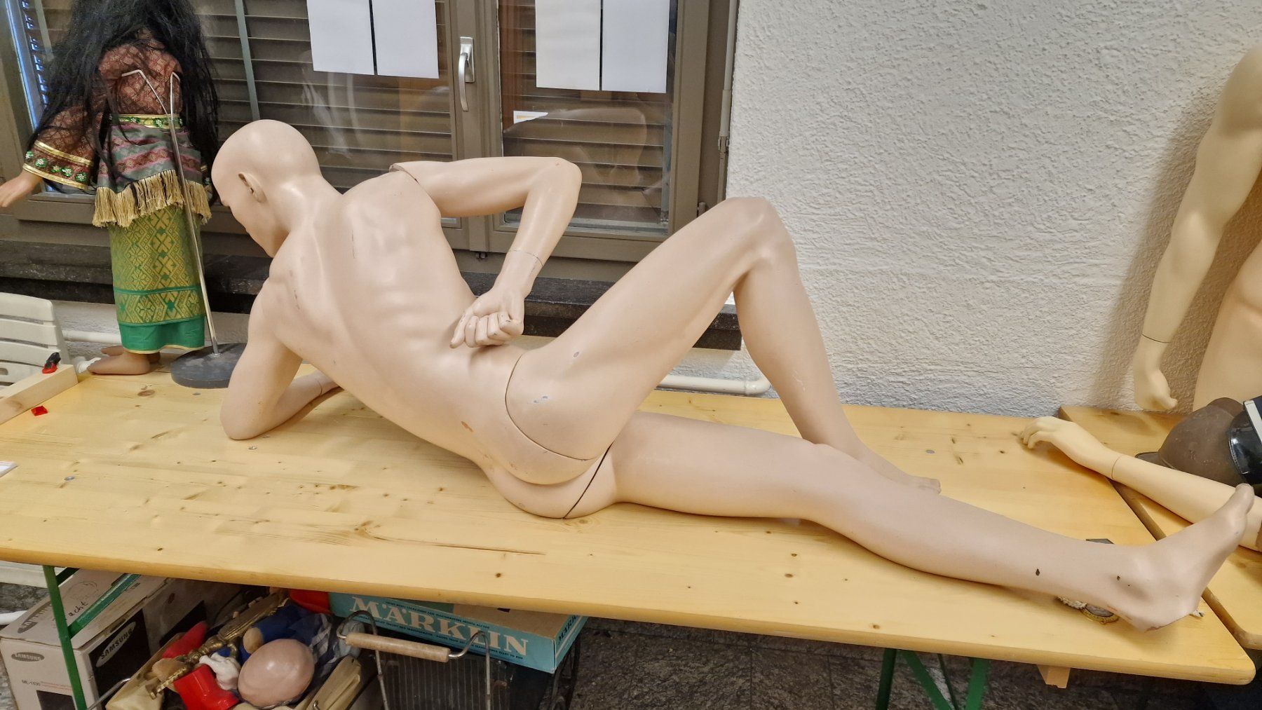 Sonstige Dekorationen & Accessoires: Schaufensterpuppe männlich liegend G78 – Gebraucht aus Wetzikon ZH von  1