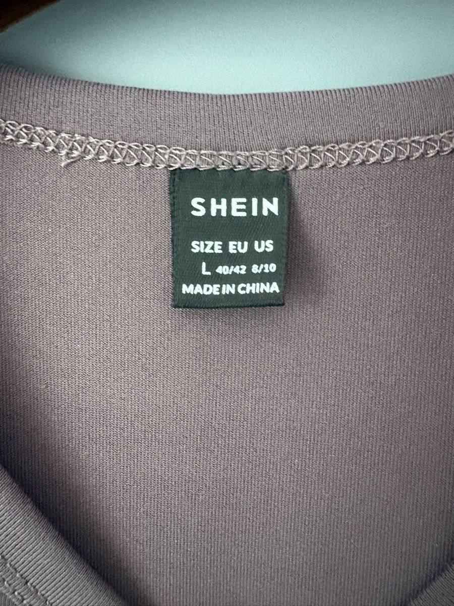 Shein T-shirt: T-shirt Shein taille L marron – Usato da Champlan venduto da mat_qff9 1