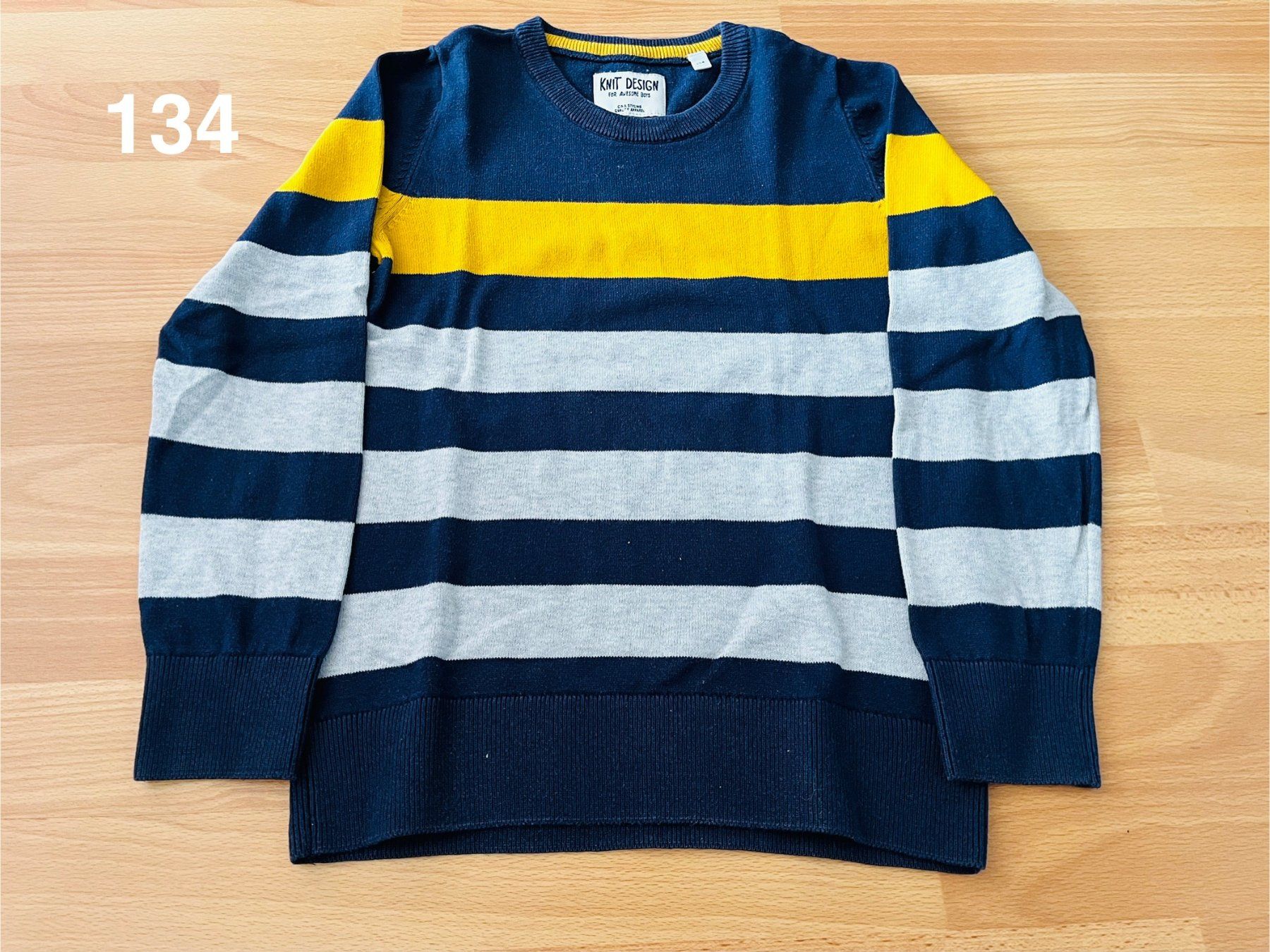 C&A Pulls et sweat-shirts: Pullover Grösse 134 – D'occasion à Konolfingen par takkie
