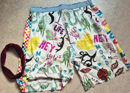 SHORTS M 38 UNIKAT BUNT HOSE , TOP ZU SHIRT UND SNEAKER