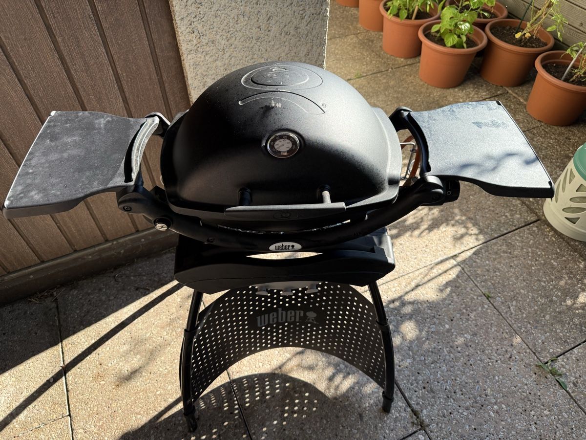 Grils: Weber Grill Q1200 Stand – D'occasion à Wangen ZH par Lumei89 1