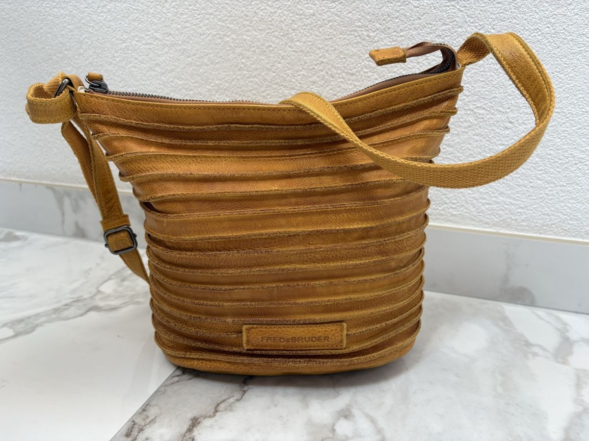 FredsBruder Borse da donna: Süsse Tasche von FredsBruder- Farbe Curry – Usato da Estavayer-le-Lac venduto da Mimmy02