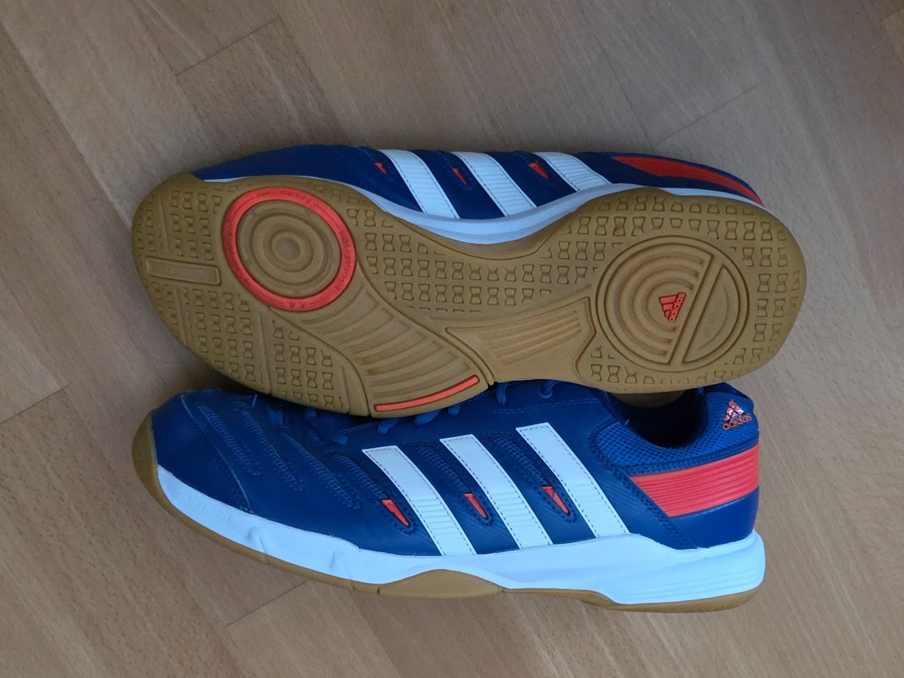 Adidas Herrenschuhe: Neuw. Adidas Hallenschuhe - blau - Gr.46 – Neu (gemäss Beschreibung) aus Uznach von Laeuffer 1