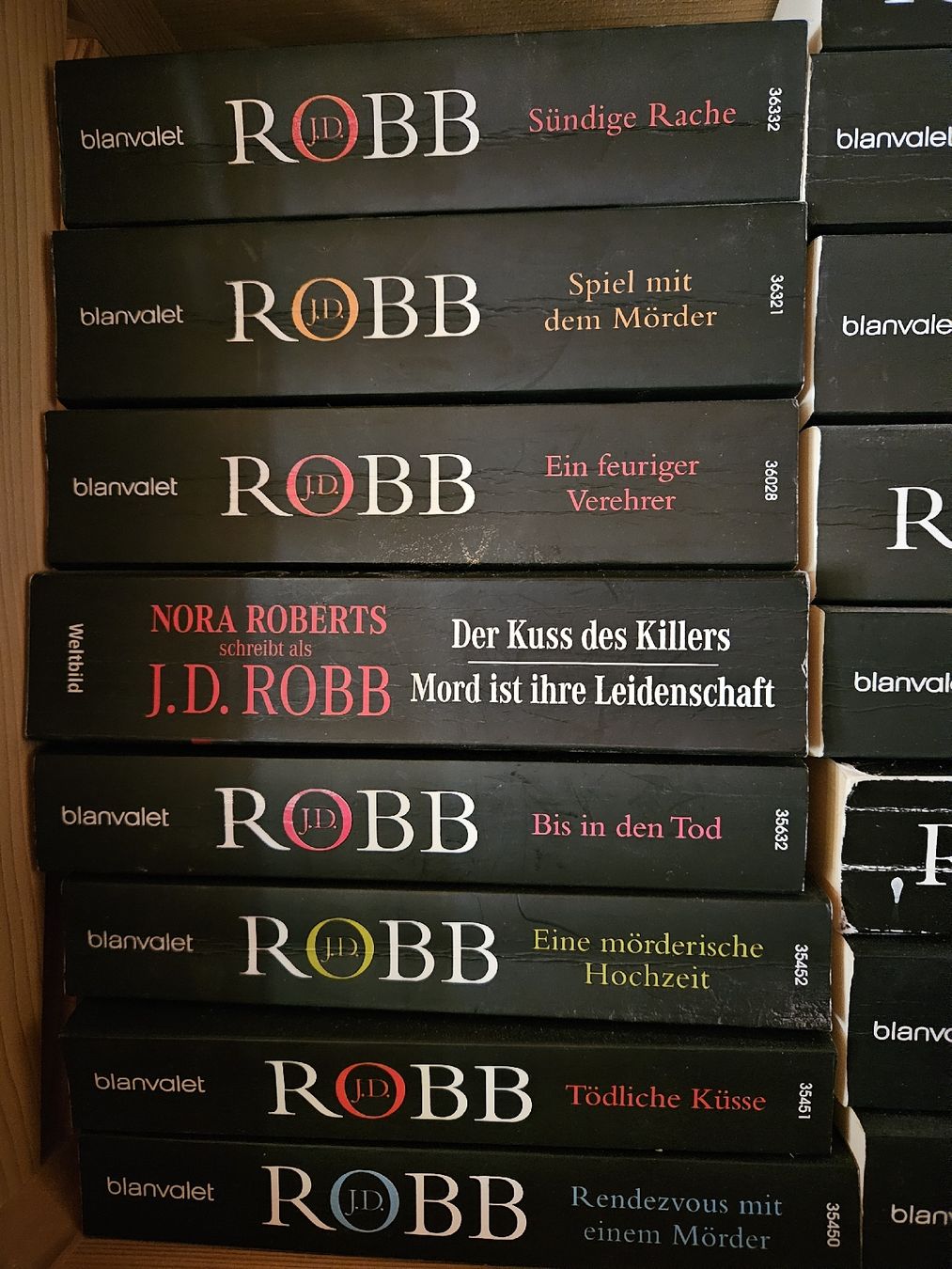 Libri: J.D. Robb Band 1-47 – Usato da Alpnachstad venduto da conny1786 1