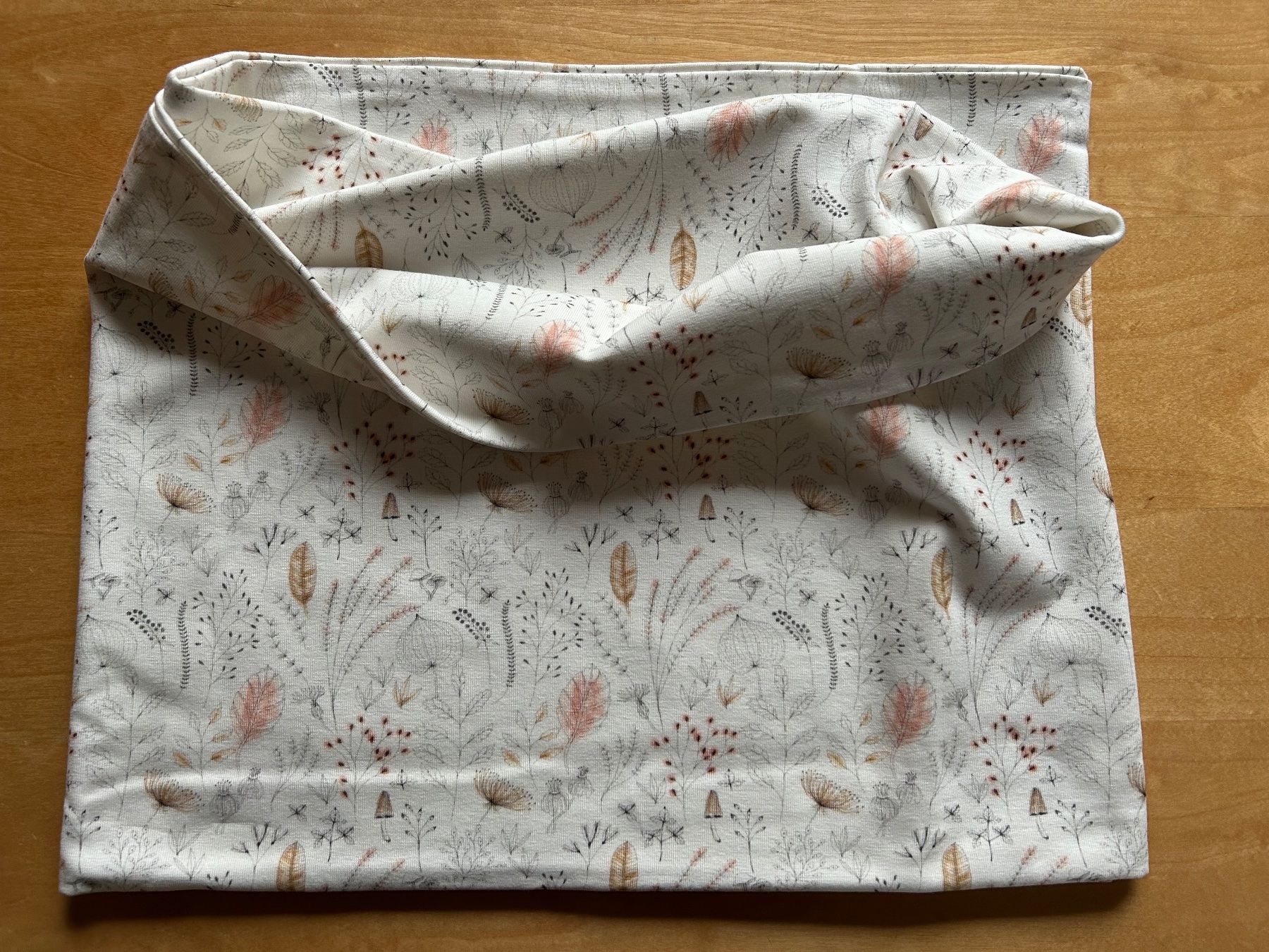 Foulards, Tücher & Schals: Loop -Schlauchschal - Baumwoll-Jersey - Handarbeit- Unikat – Neu und originalverpackt aus Riniken von KreativImKopf 1