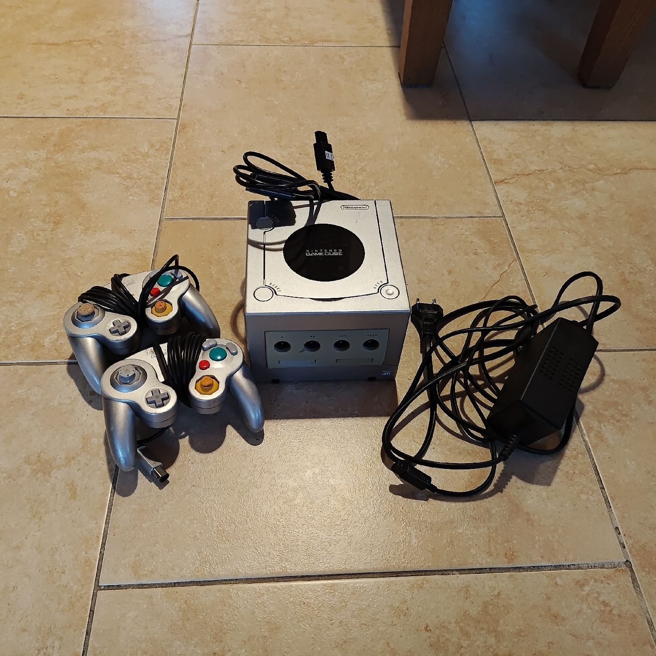 Nintendo Konsolen: Nintendo GameCube Silver + 2 controller + nfs underground 2 – Gebraucht aus rances von PJkill