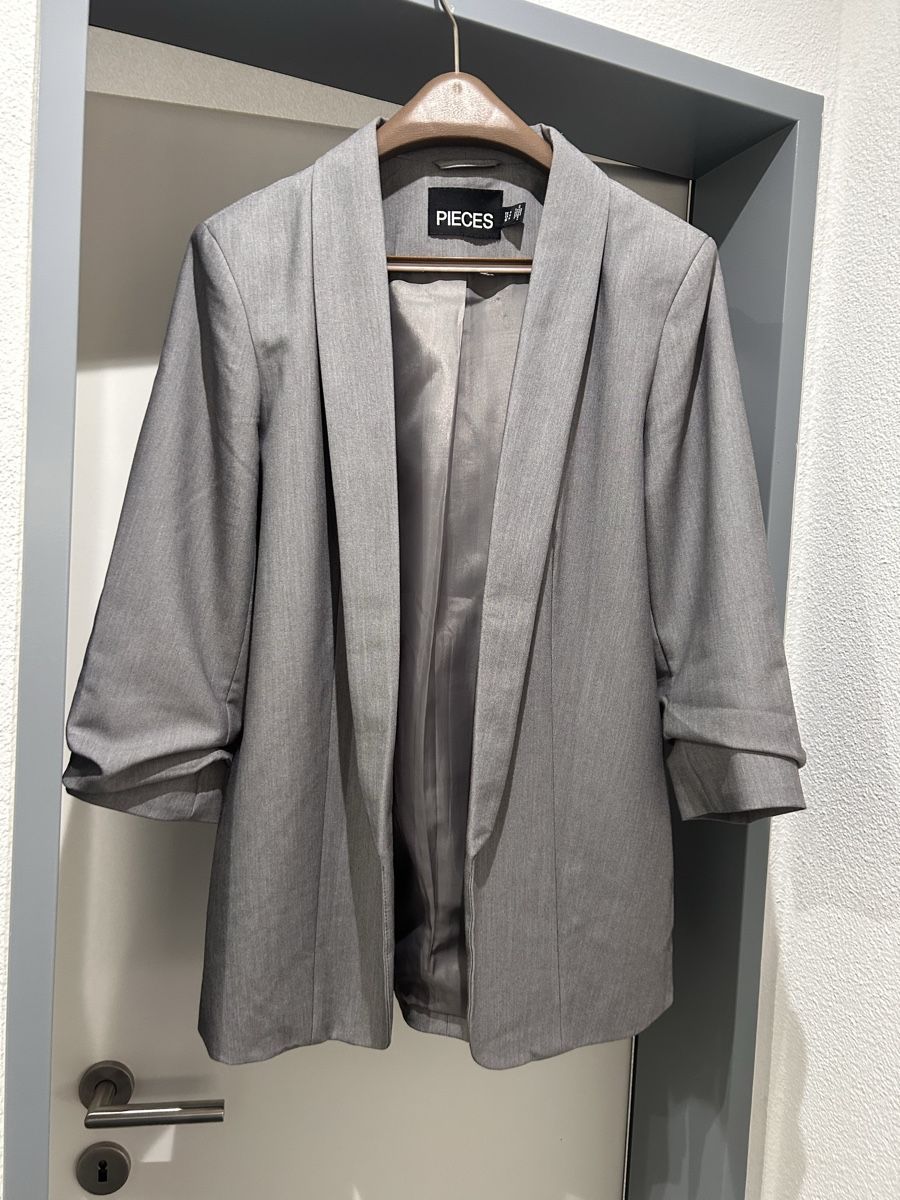 Pieces Giacche: Blazer von Pieces, Grösse M, light grey – Nuovo (secondo la descrizione) da Erlinsbach SO venduto da hallon480