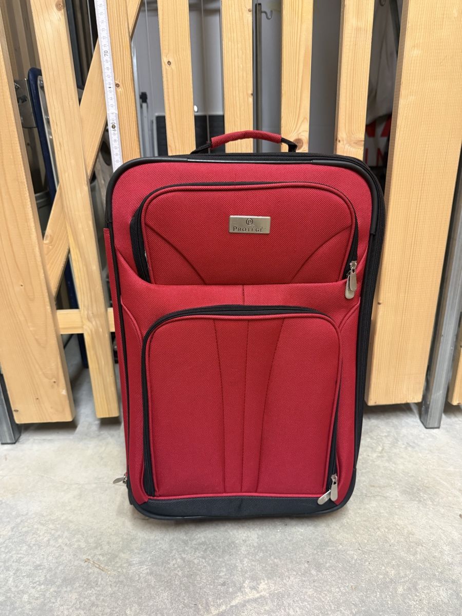 Valigie: Roter Koffer Trolley Handgepäck – Usato da Weiach venduto da DanielaCecillia