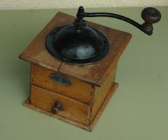 Kaffeemühle Holz Metall antik mit Schublade
