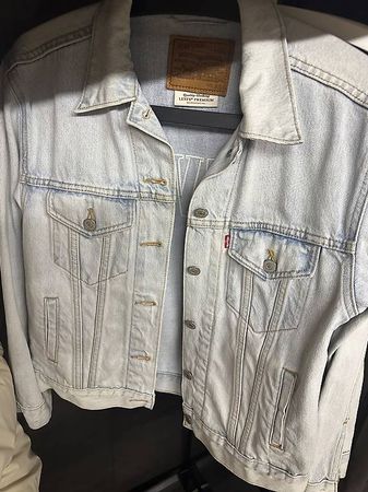 Levis