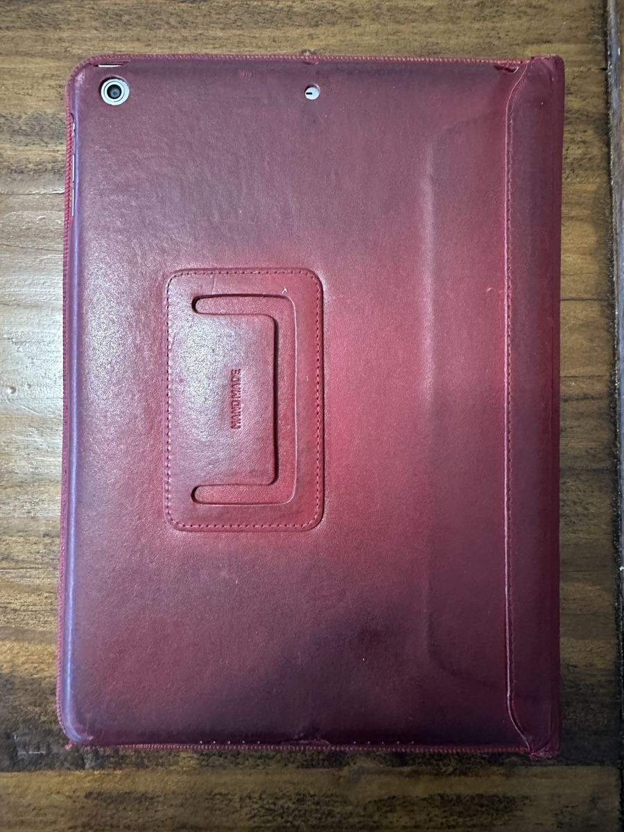 Apple Tablet PC: iPad Air Wi-Fi, 32GB mit rotem Leder-Case – Usato da Bern venduto da Moret 3