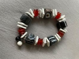 Armband aus Steinen