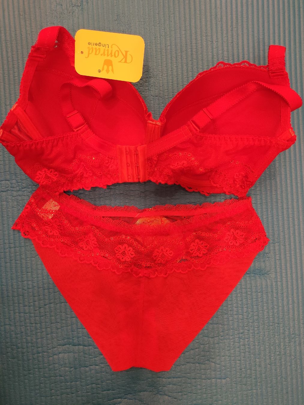 Autres dessous: Rote Slip's und BH's div Grössen – Neuf avec emballage d'origine à Oberwil b. Büren par 3298Oberwil 2