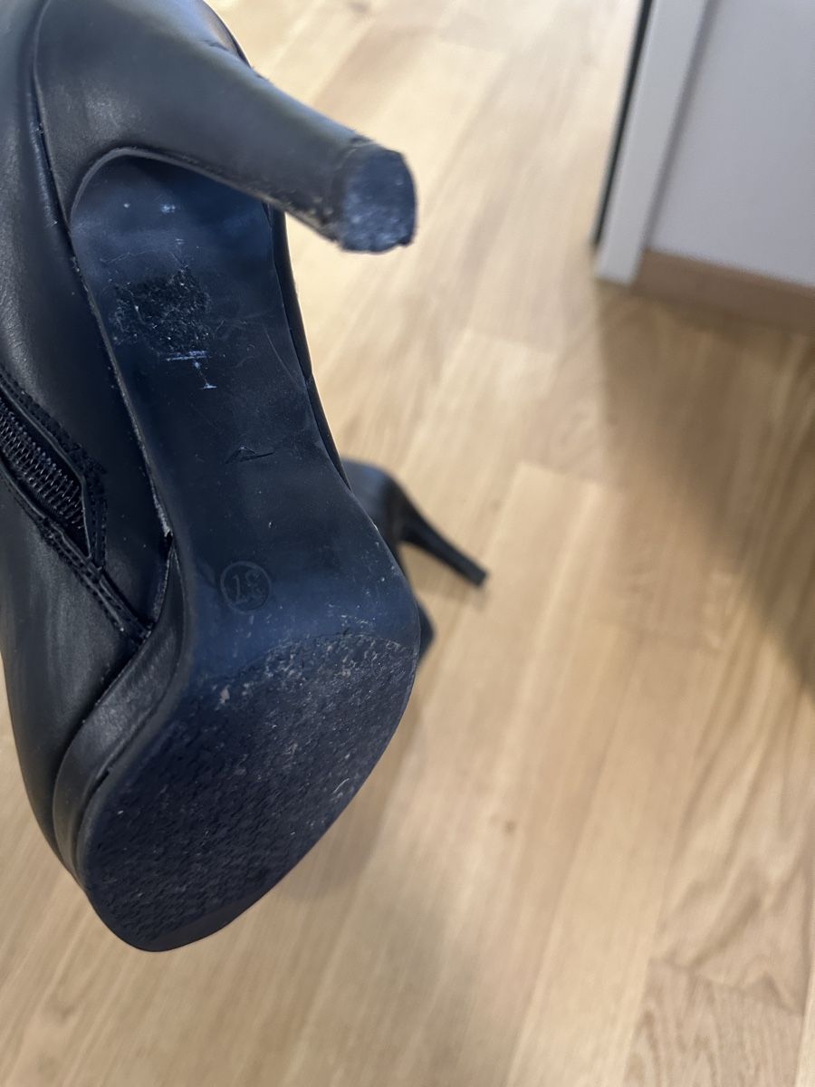 Scarpe da donna: Schwarze Stiefeletten mit Absatz, Gr. 37 – Usato da Lufingen venduto da ott_r59k 2