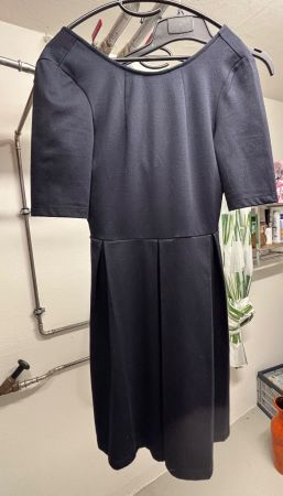 Schickes, elegantes Kleid von mint&berry, Grösse M, blau