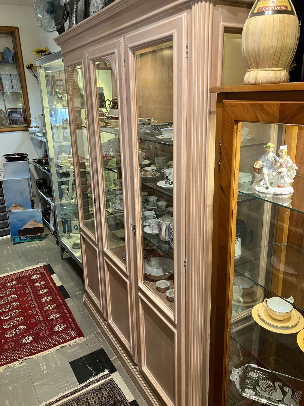 Vetrine: Edle Glasvitrine mit LED Spots – Usato da Erlenbach im Simmental! venduto da Simmentaler-Perlen