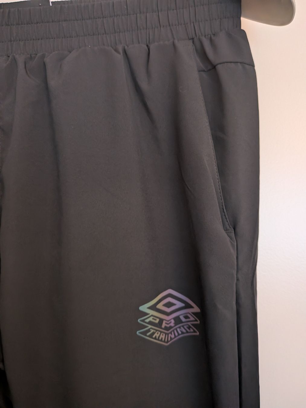Pantaloni: Umbro Trainingshose Größe XS – Nuovo (secondo la descrizione) da Zürich venduto da spatzi5345 1