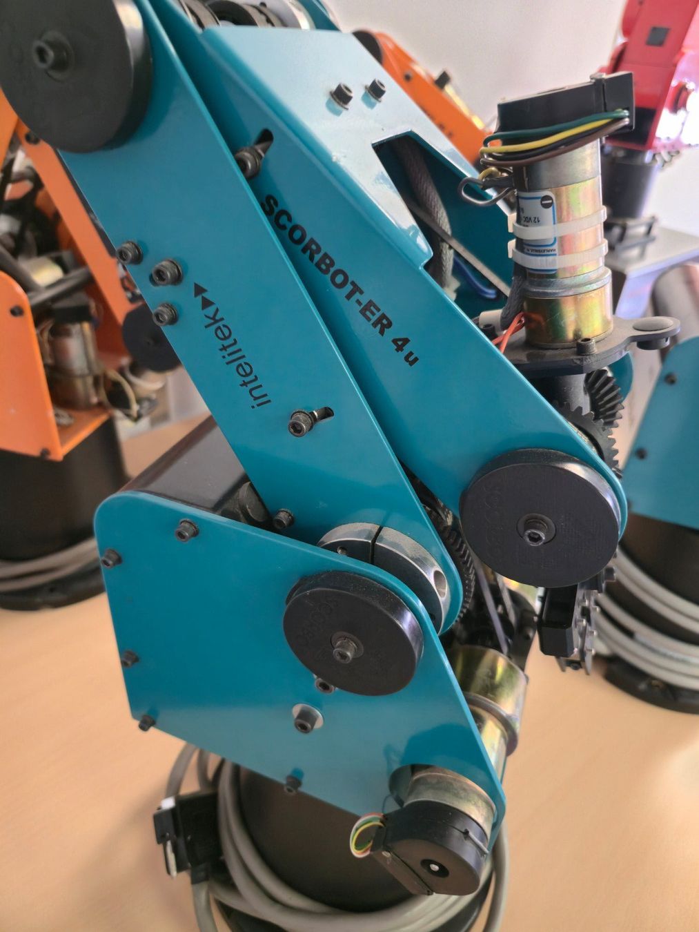 Mitsubishi Tutte le macchine: Roboterarme Paket Movemaster Scorbot ER4U ER4PC – Usato da Dietlikon venduto da sop_qr7v 5