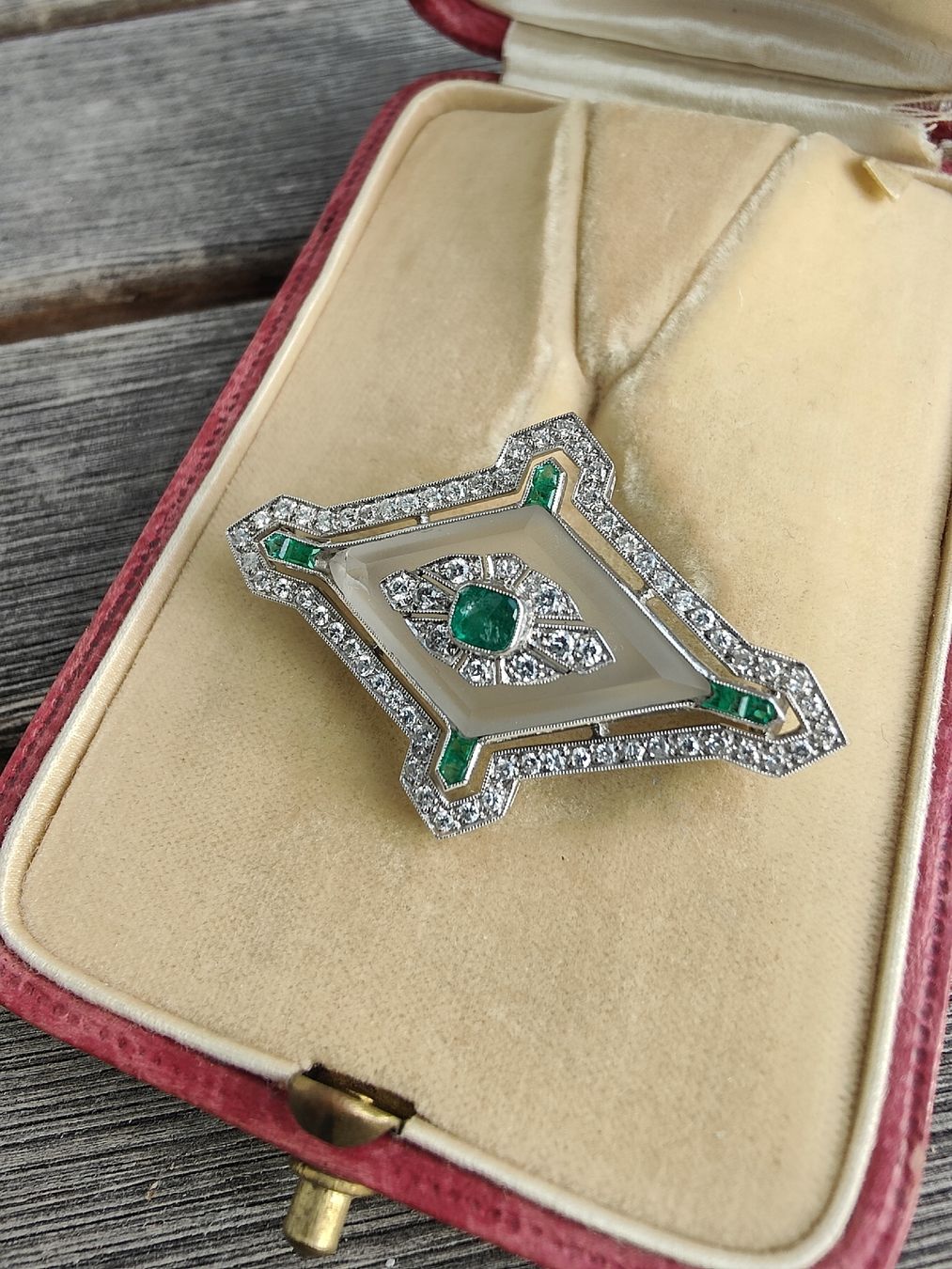 Spille & Fermagli: Antike Art Déco Brosche mit Smaragd & Diamanten – Usato da Schwyz venduto da chopaya 5