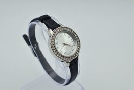 Damen-Armbanduhr 35 mm neuwertig (läuft mit Garantie)