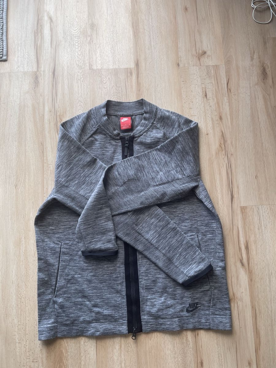 Nike Vestes: Veste Nike grise fermeture éclair  M  pour messieurs – D'occasion à Kloten par Vermicelles 2