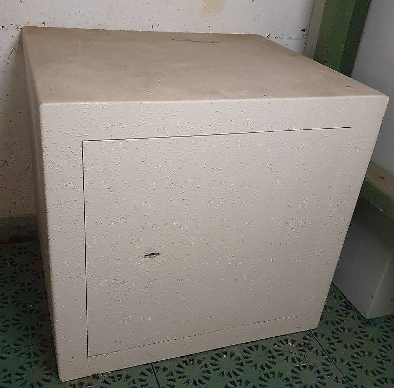 Casseforti: Wertschutzschrank, Tresor, Safe – Usato da Nidau venduto da jul_6tpv 1